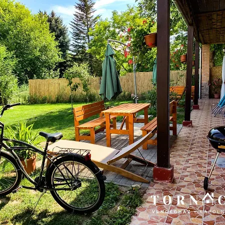 Tornacos Vendeghaz * Kapolnasnyek